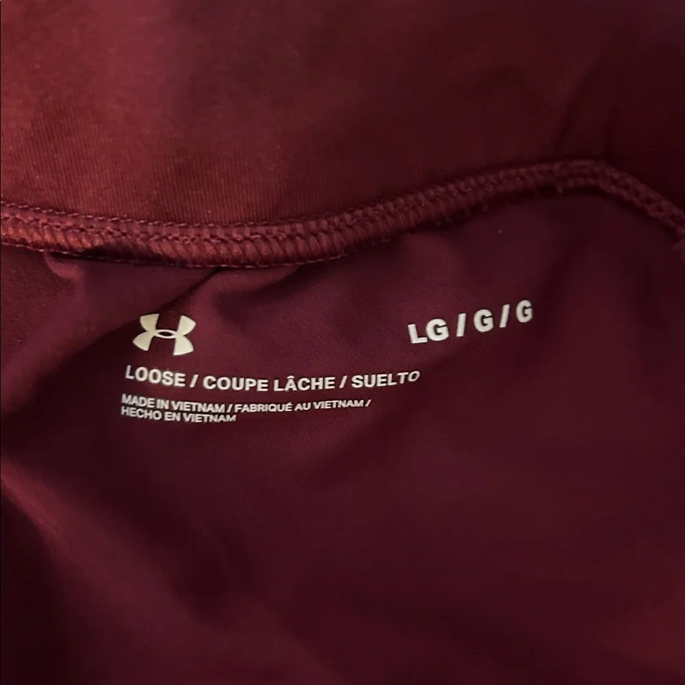 Lot of 3 pair Under Armour shorts.
Navy/Maroon/Blue
Like new condition.No flaws - Picture 6 of 7